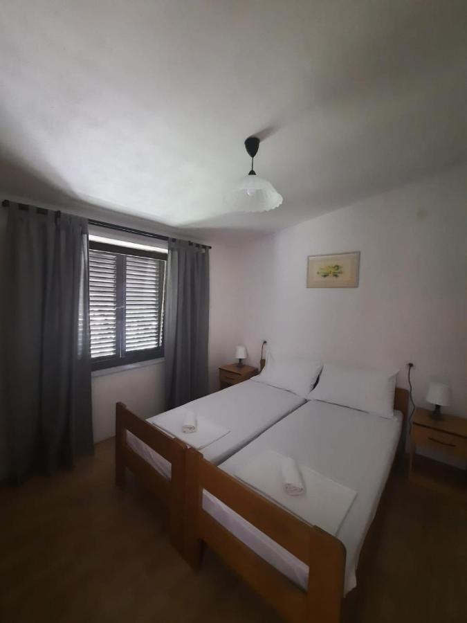 Apartments Keti Pag Town Exterior photo