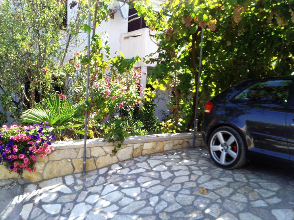 Apartments Keti Pag Town Exterior photo